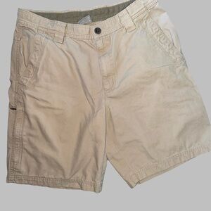 Men’s Columbia Omni-Shield khaki shorts
